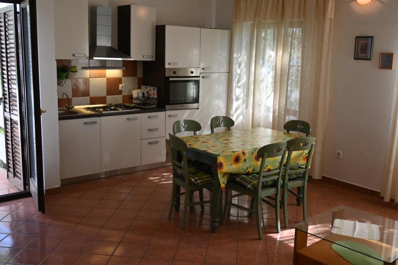 Apartments Tea Pag Паг Екстер'єр фото