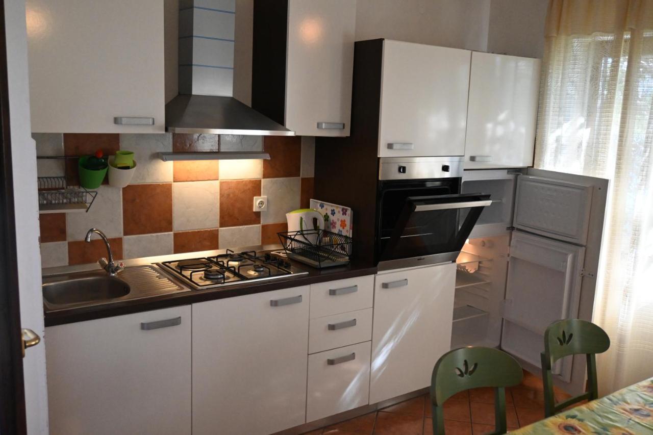 Apartments Tea Pag Паг Екстер'єр фото