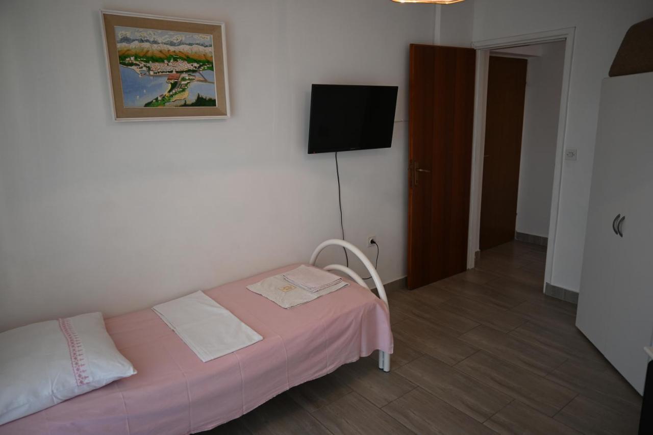 Apartments Tea Pag Паг Екстер'єр фото