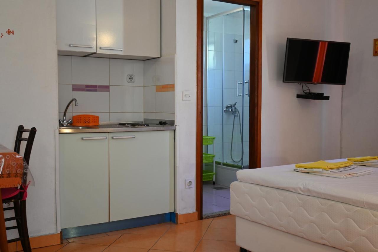 Apartments Tea Pag Паг Екстер'єр фото