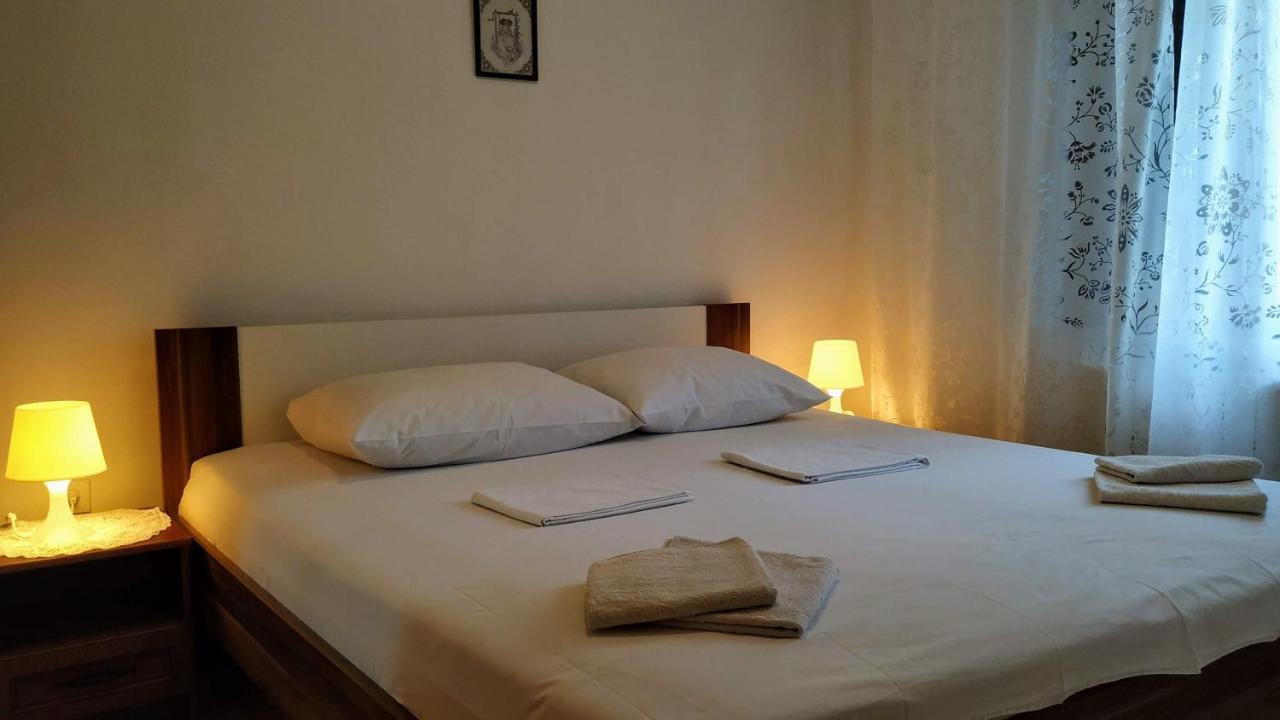 Apartments Tea Pag Паг Екстер'єр фото