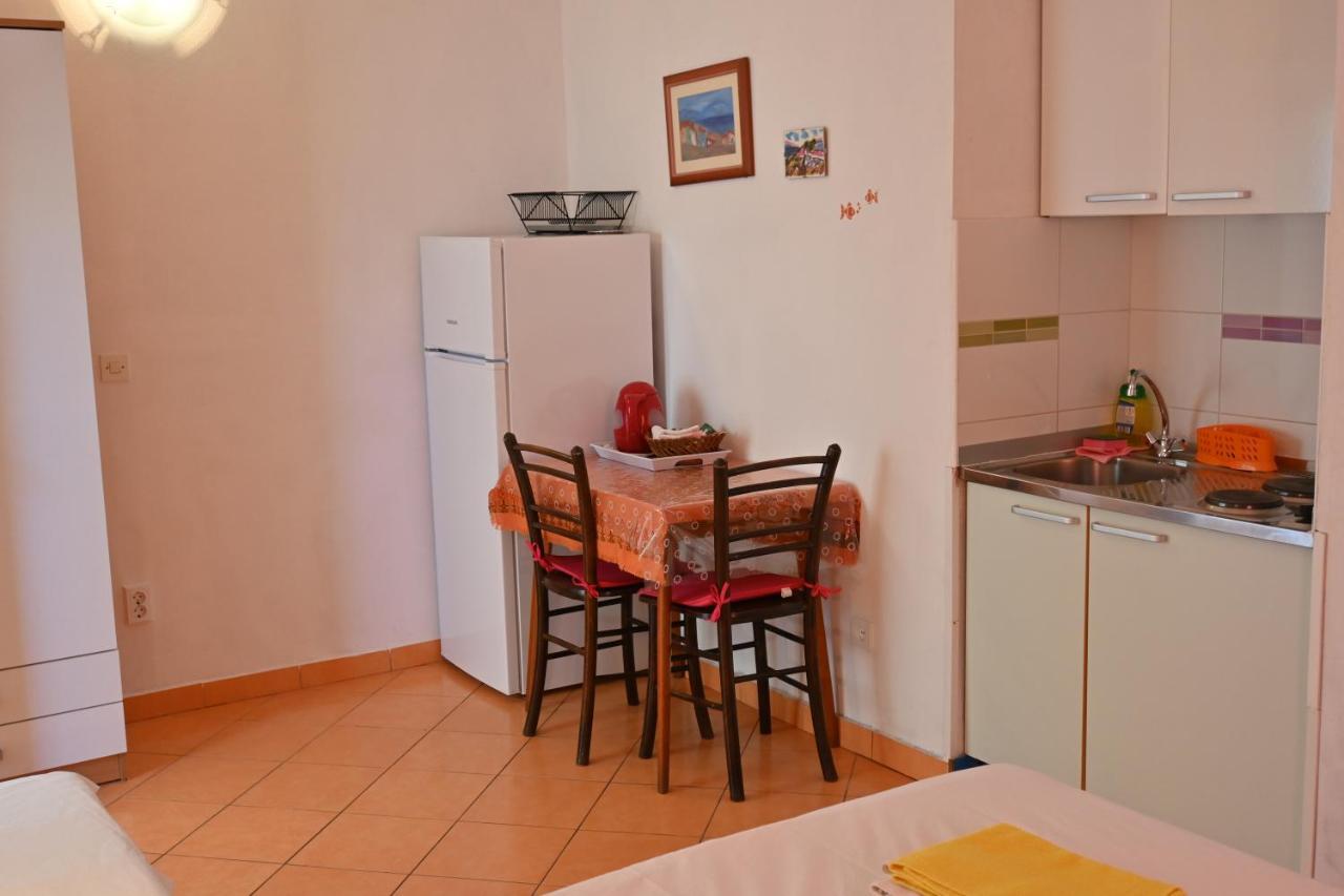 Apartments Tea Pag Паг Екстер'єр фото