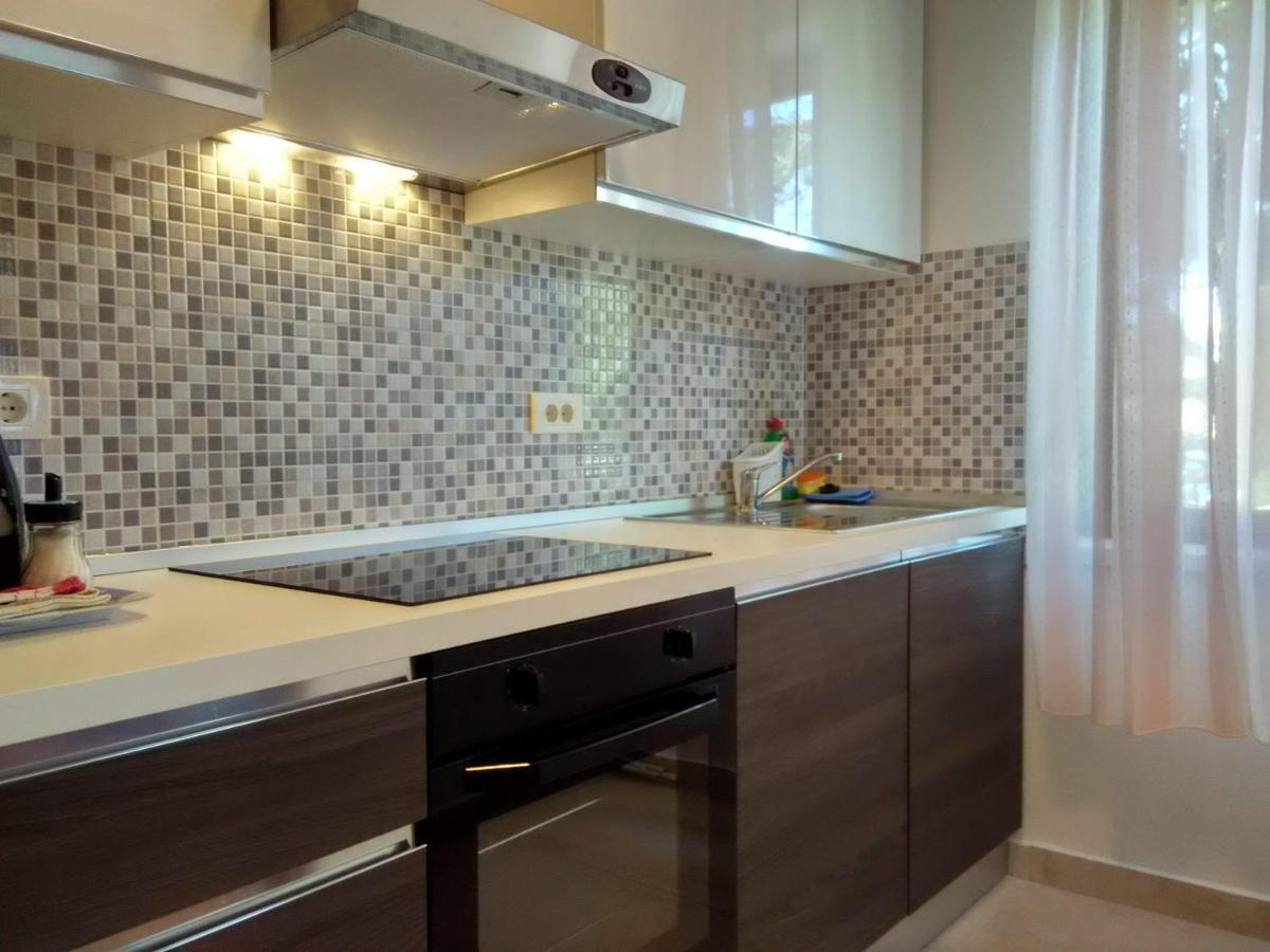 Apartments Tea Pag Паг Екстер'єр фото