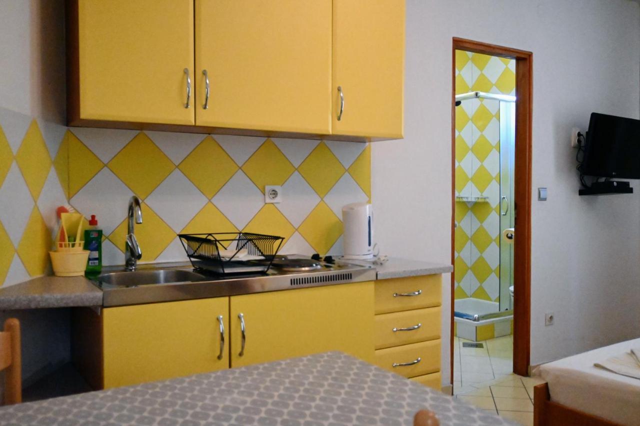 Apartments Tea Pag Паг Екстер'єр фото