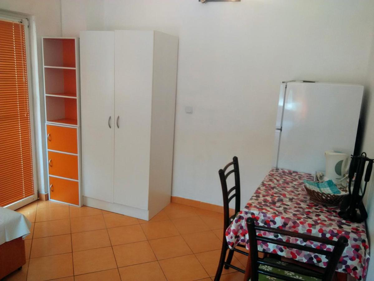 Apartments Tea Pag Паг Екстер'єр фото