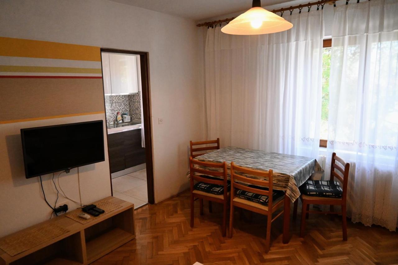 Apartments Tea Pag Паг Екстер'єр фото